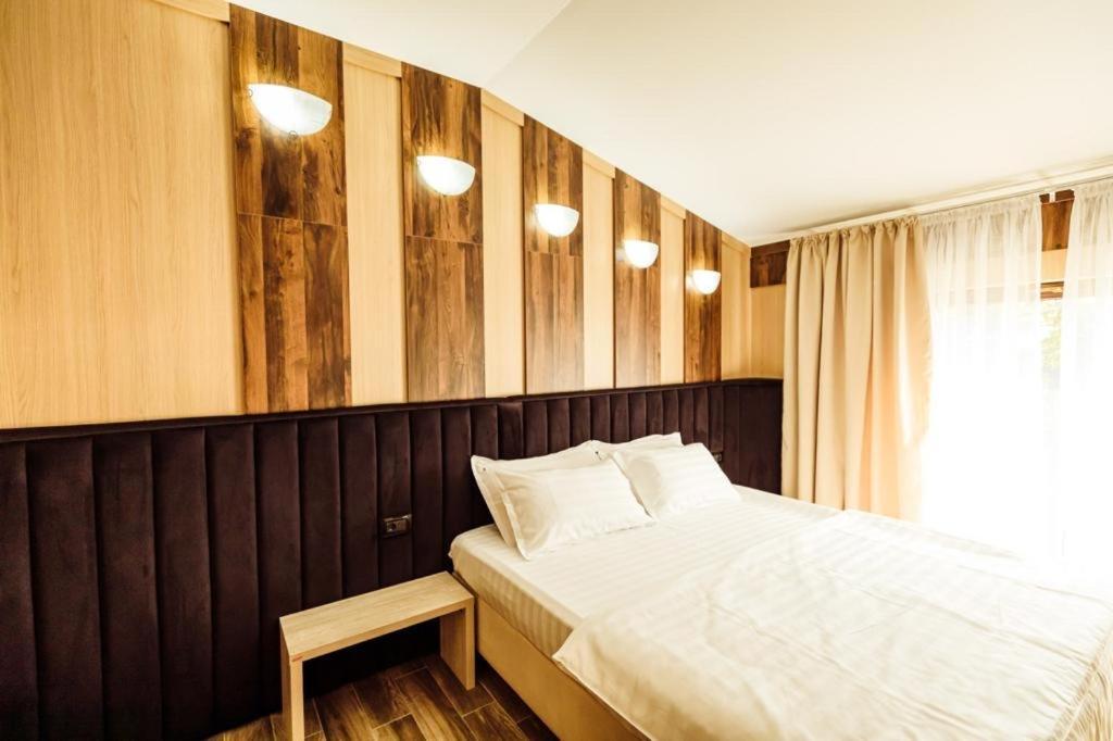 Hotel L'Invidia à Novaci-Străini Extérieur photo