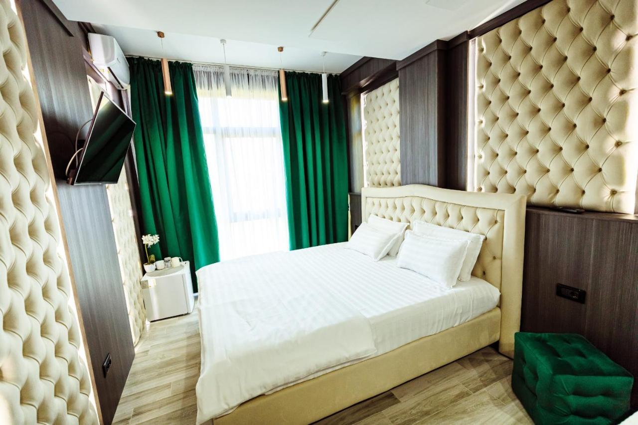 Hotel L'Invidia à Novaci-Străini Extérieur photo