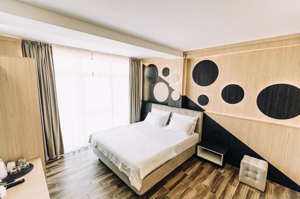 Hotel L'Invidia à Novaci-Străini Extérieur photo