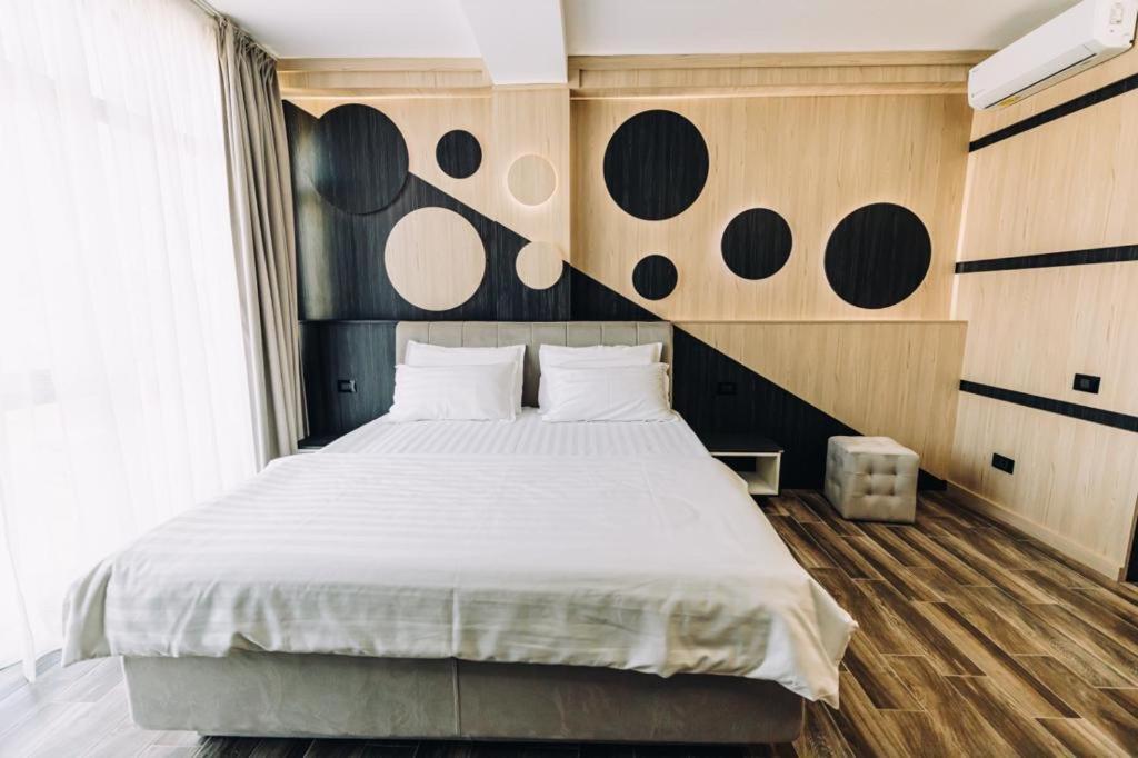 Hotel L'Invidia à Novaci-Străini Extérieur photo
