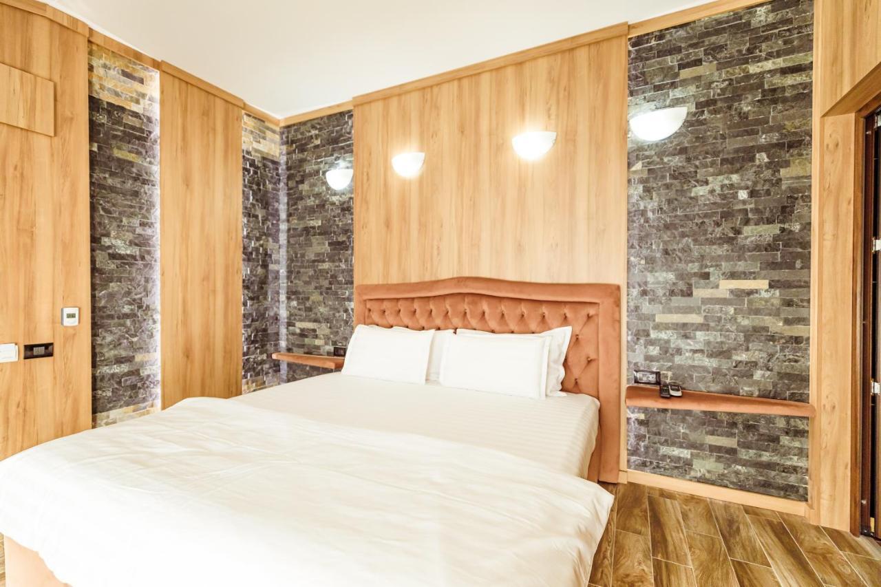 Hotel L'Invidia à Novaci-Străini Extérieur photo
