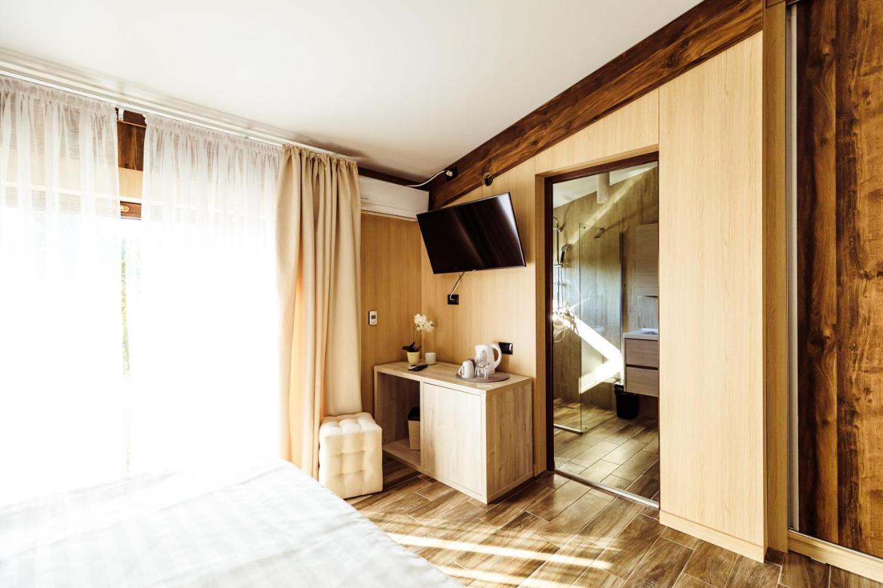 Hotel L'Invidia à Novaci-Străini Extérieur photo