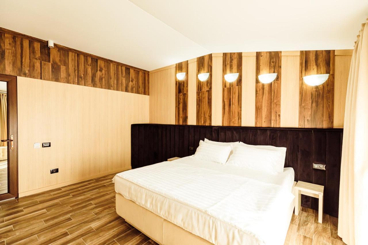 Hotel L'Invidia à Novaci-Străini Extérieur photo
