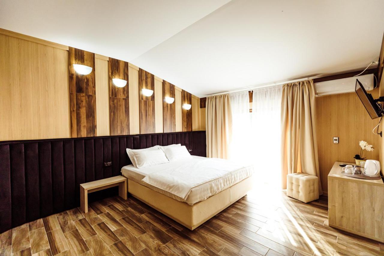 Hotel L'Invidia à Novaci-Străini Extérieur photo