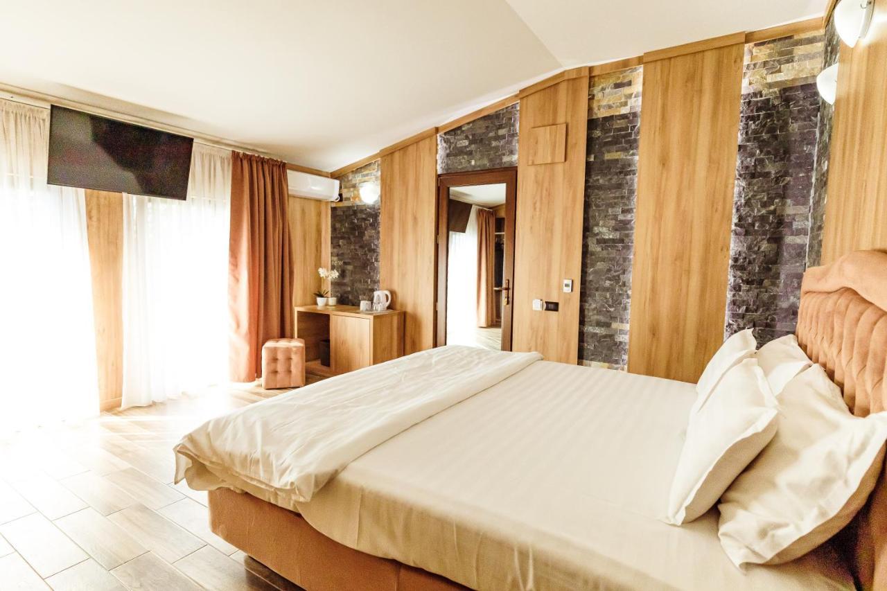 Hotel L'Invidia à Novaci-Străini Extérieur photo