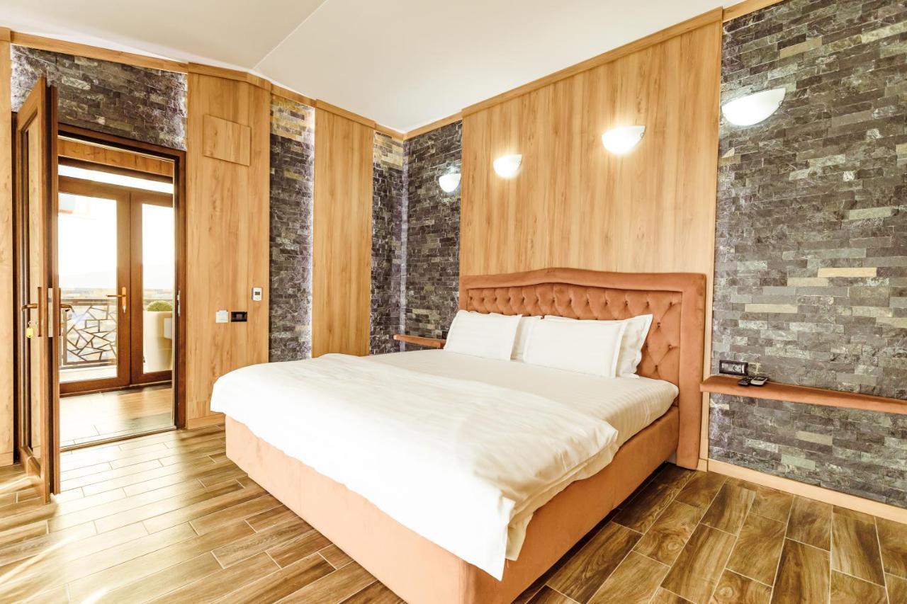 Hotel L'Invidia à Novaci-Străini Extérieur photo